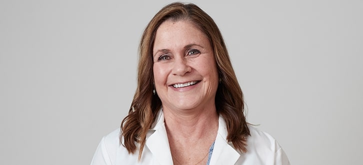Conozca a Debbie, una farmacéutica de CenterWell Pharmacy